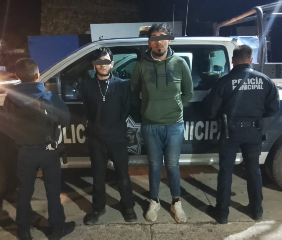 RECUPERAN OBJETOS ROBADOS DE CAFÉ TARANTINO; DETIENEN A DOS HOMBRES EN CUAUHTÉMOC